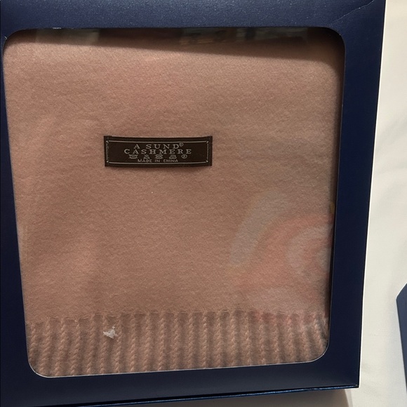Sund Cashmere Pink Scarf in the box New - Picture 2 of 8